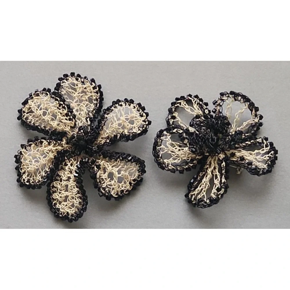 Lisa Toland Signed Wire Woven Flower Brooch Pin Set of 2 Black Gold Handmade